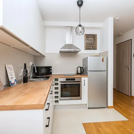 Lea, Apartman *