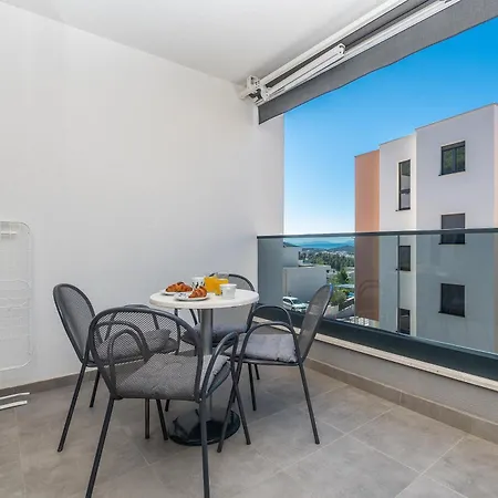 Lea, Apartament *
