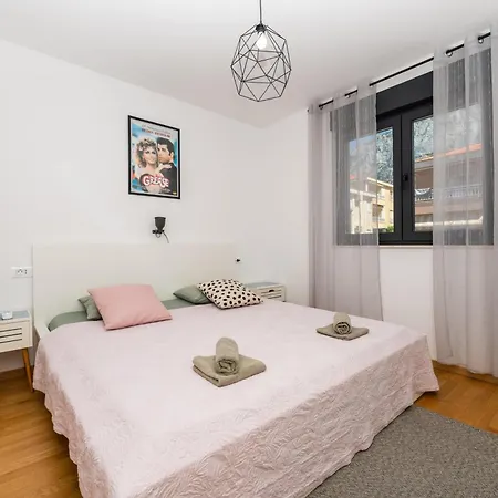 Apartament Lea, *